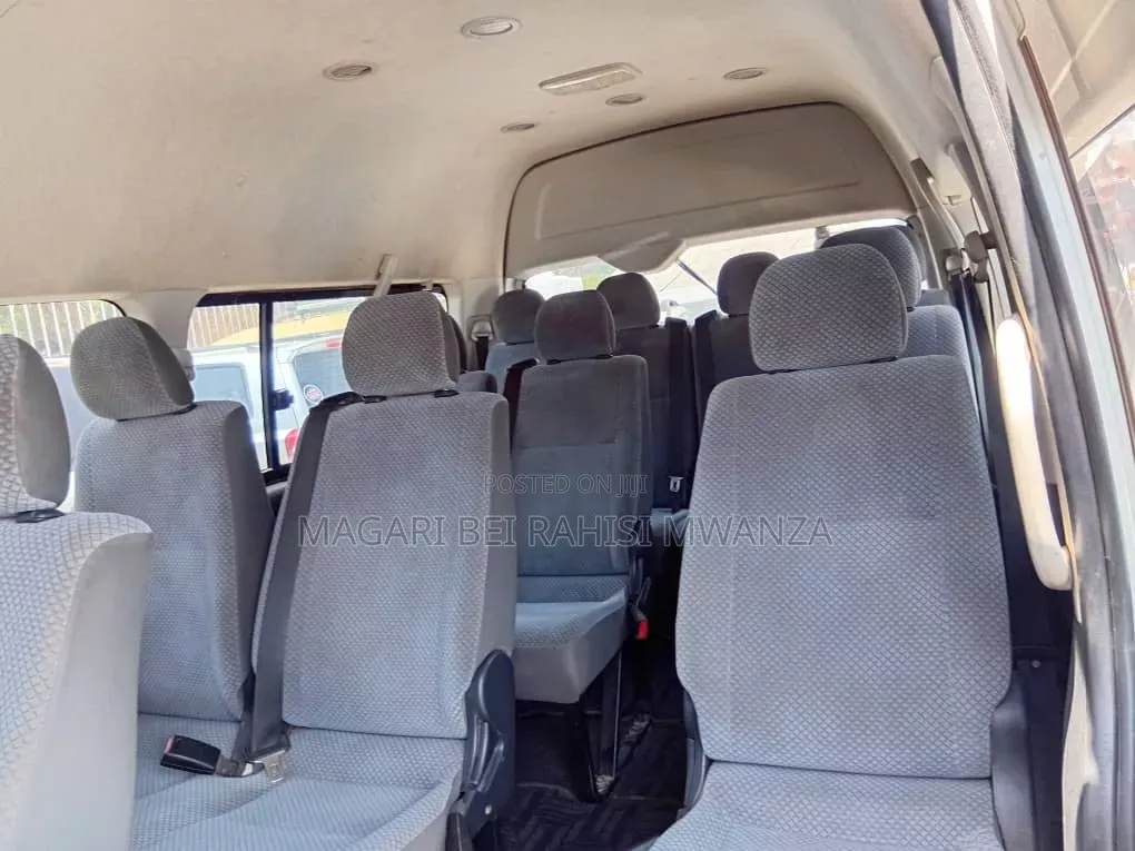 Toyota HiAce 2013 Silver