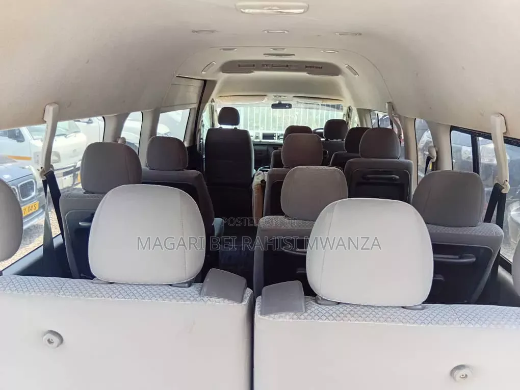 Toyota HiAce 2013 Silver