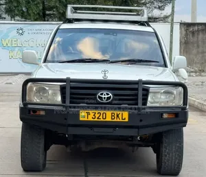 Toyota Land Cruiser 2001 White