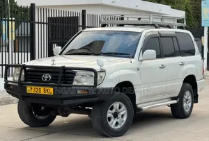 Toyota Land Cruiser 2001 White