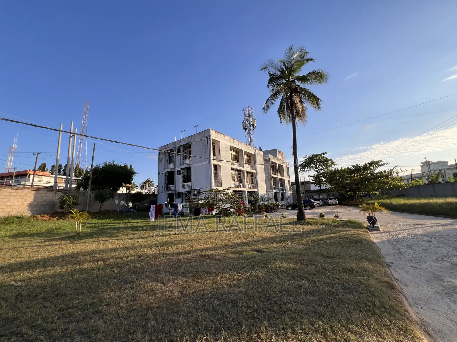 3bdrm Block of Flats in Mikocheni for sale