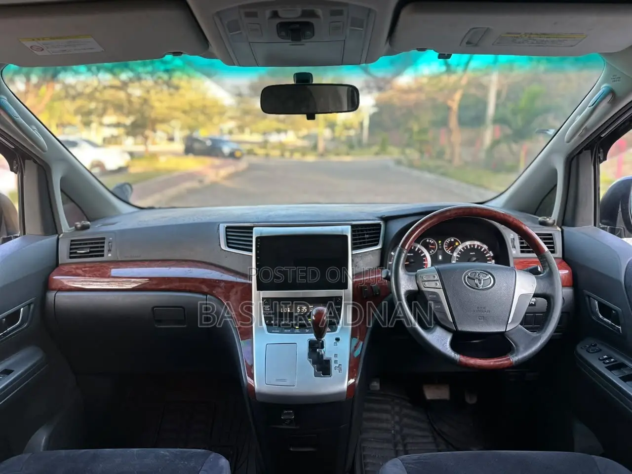 Toyota Vellfire V 2.4 FWD 7-Seater 2010 Black