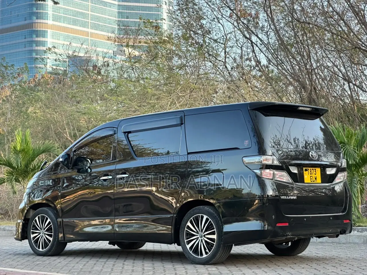 Toyota Vellfire V 2.4 FWD 7-Seater 2010 Black
