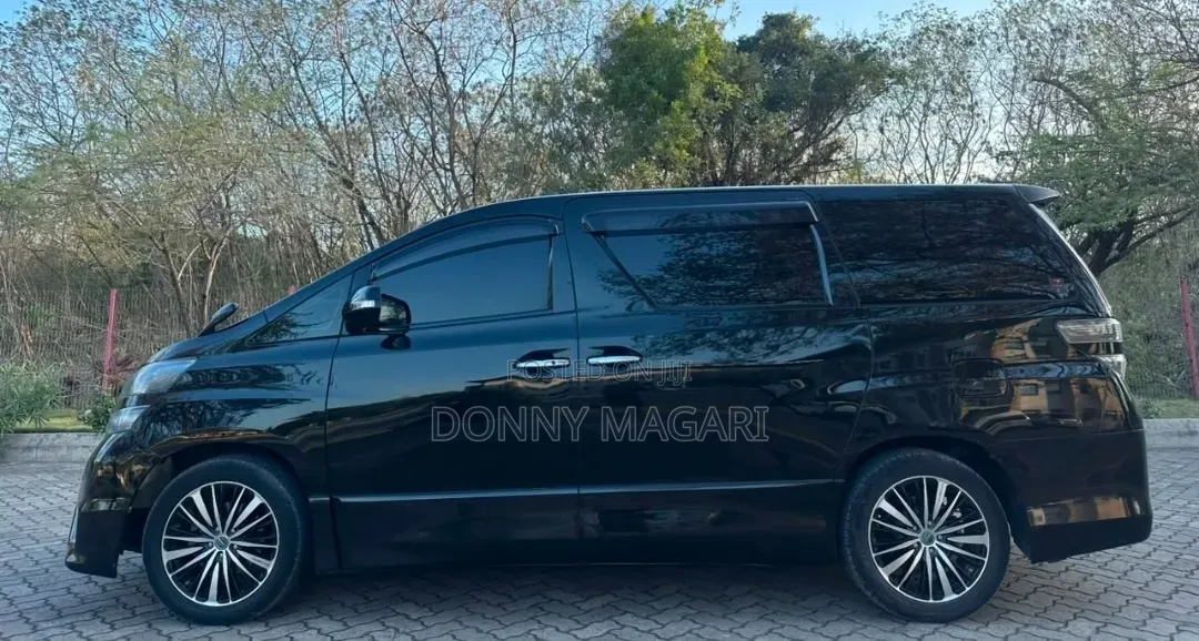 Toyota Vellfire 2010 Black