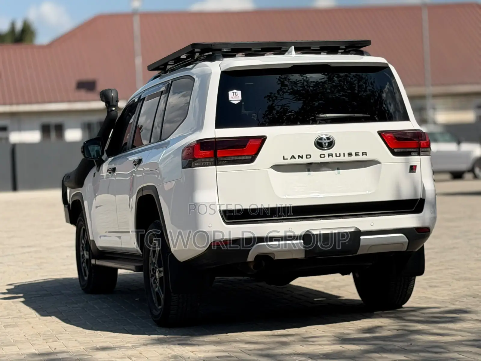 Toyota Land Cruiser LC300 2024 White
