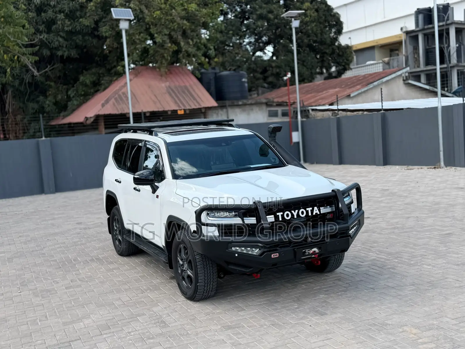 Toyota Land Cruiser LC300 2024 White