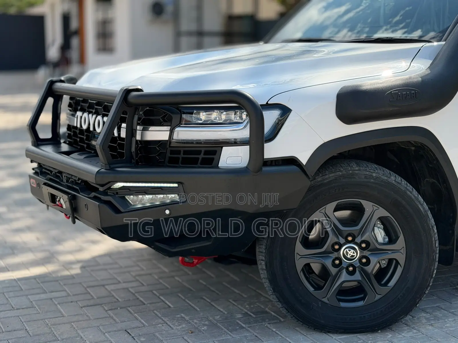 Toyota Land Cruiser LC300 2024 White