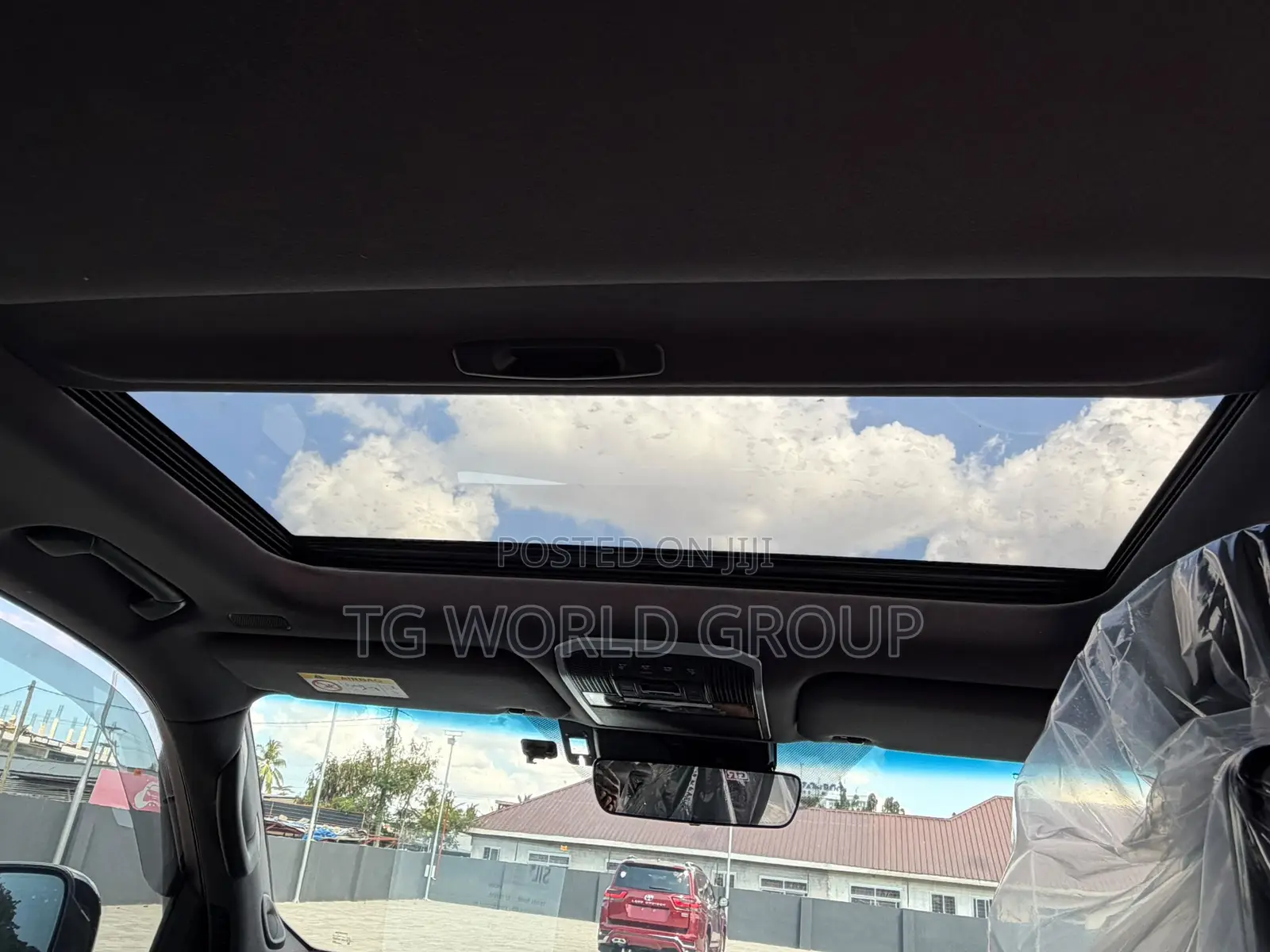 Toyota Land Cruiser LC300 2024 White
