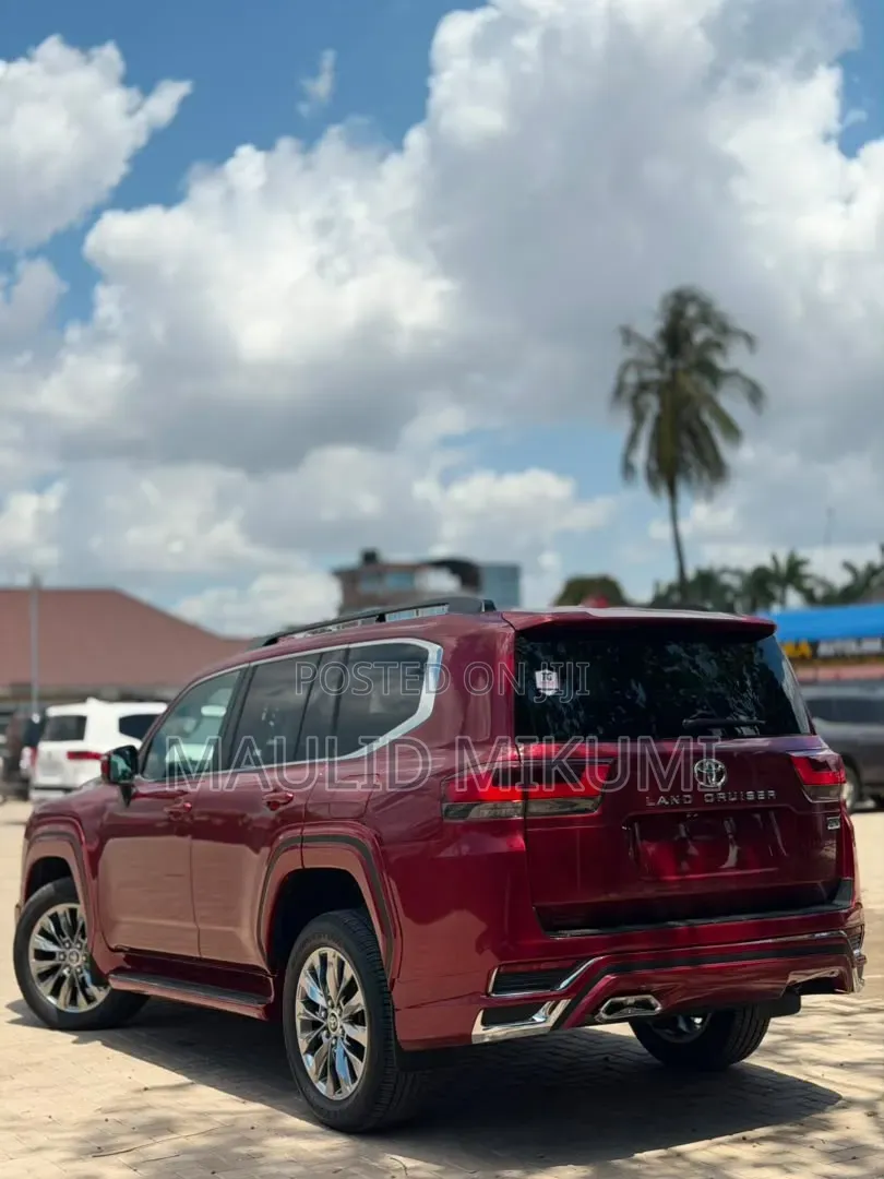 Toyota Land Cruiser 2021 Red