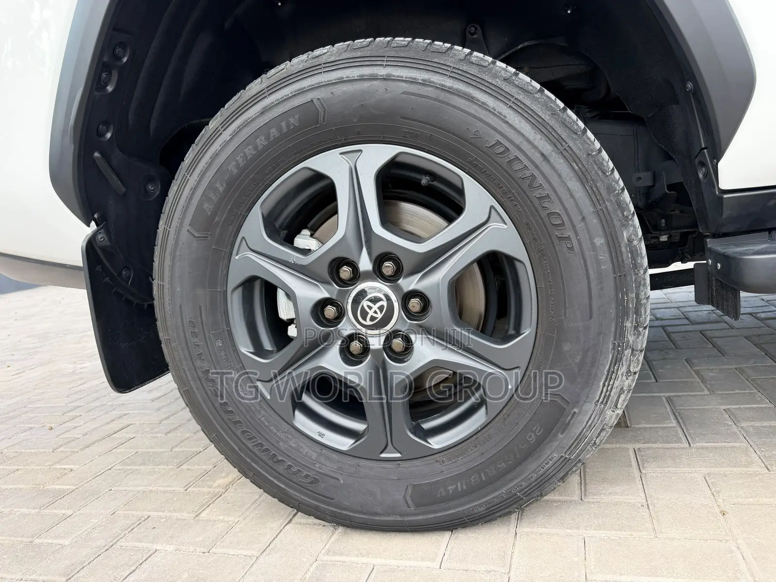 Toyota Land Cruiser LC300 2024 White