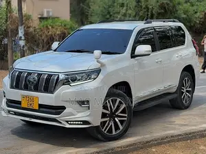 Toyota Land Cruiser Prado 2.8 2019 White