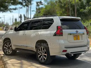 Toyota Land Cruiser Prado 2.8 2019 White