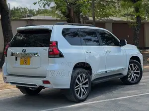 Toyota Land Cruiser Prado 2.8 2019 White