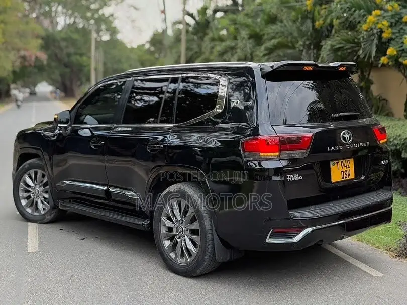 Toyota Land Cruiser 2016 Black