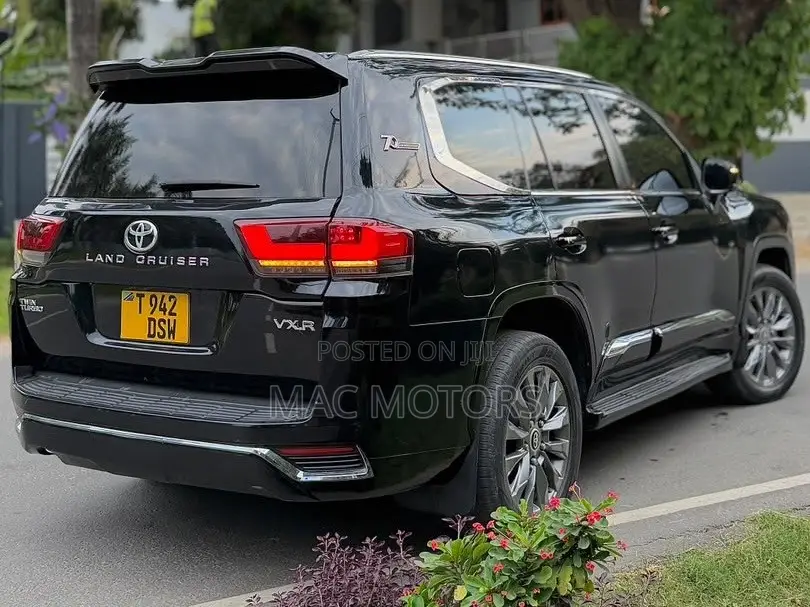 Toyota Land Cruiser 2016 Black