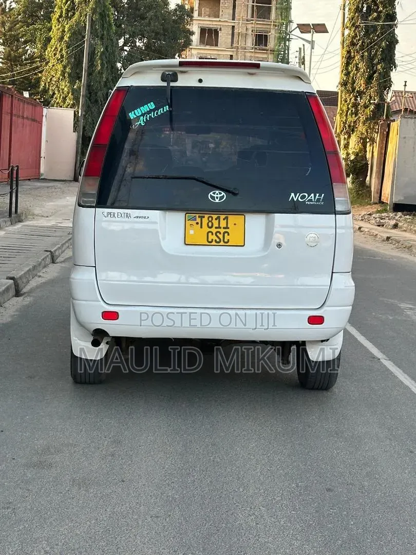 Toyota Noah 2001 White