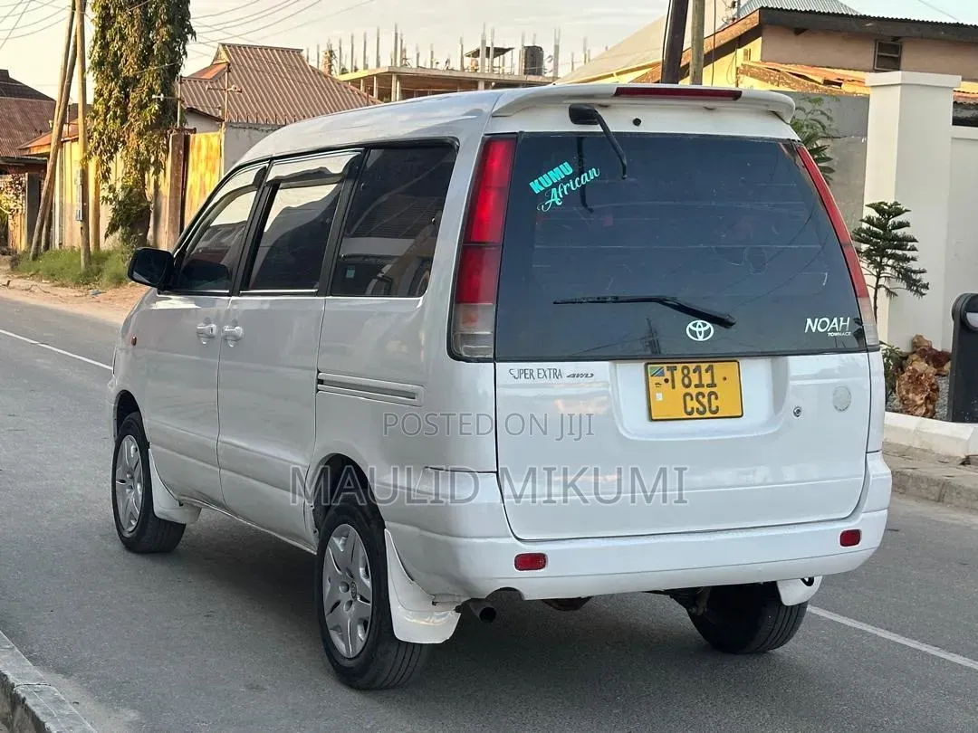 Toyota Noah 2001 White