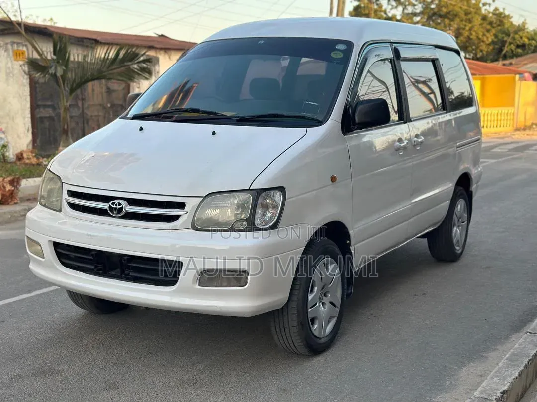 Toyota Noah 2001 White