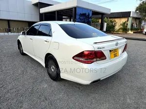 Toyota Crown 2009 White