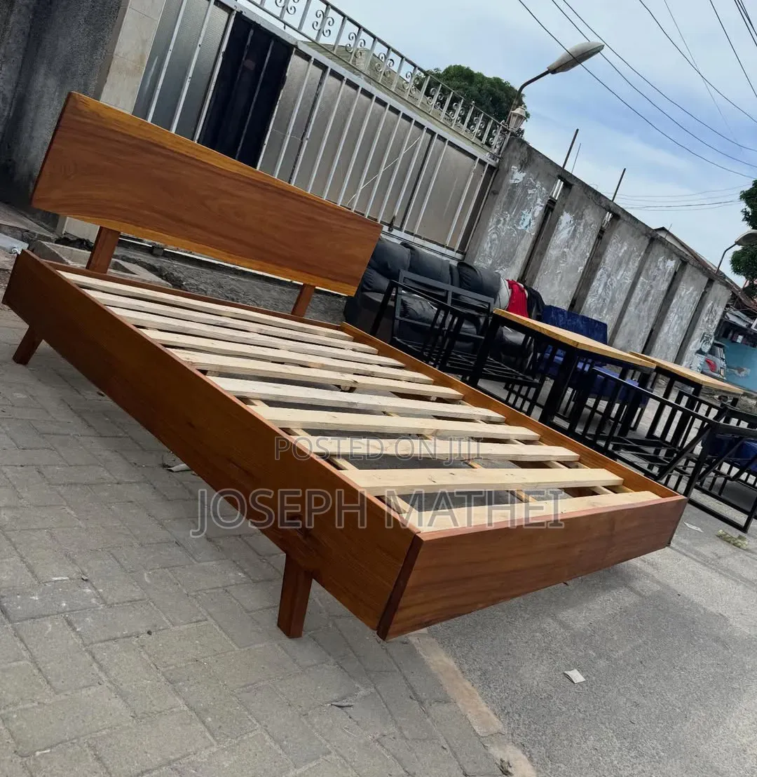 Kitanda Simple Mbao Ngumu 5/6