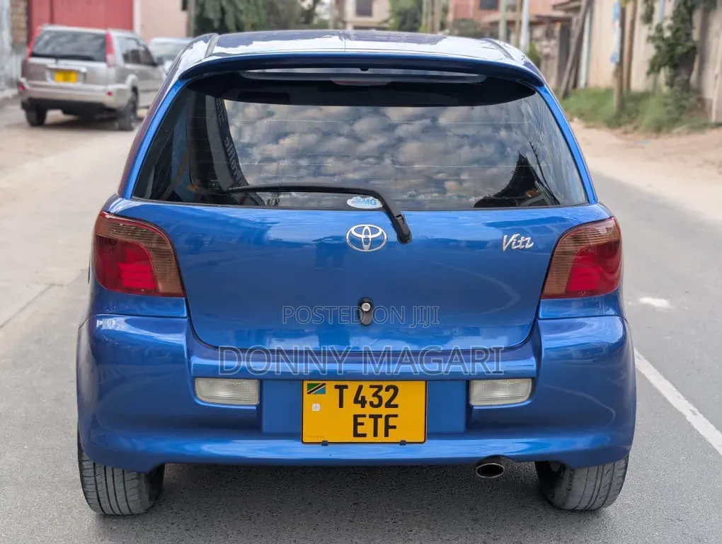 Toyota Vitz 2004 Blue