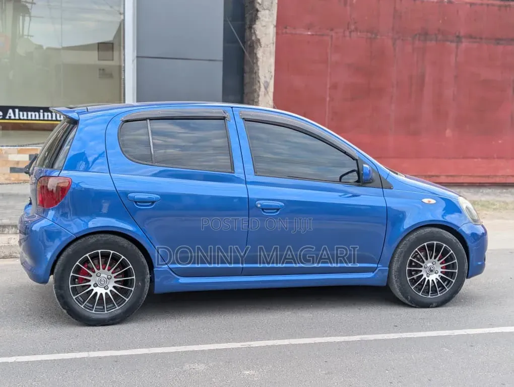 Toyota Vitz 2004 Blue