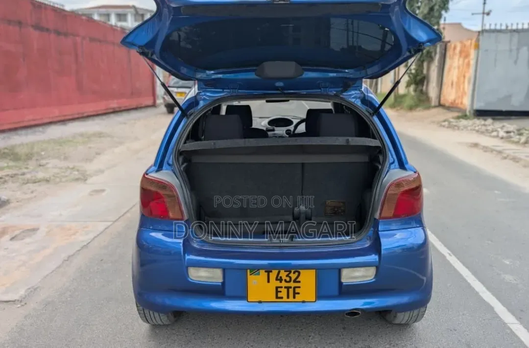 Toyota Vitz 2004 Blue