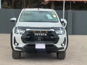 Toyota Hilux 2023 White