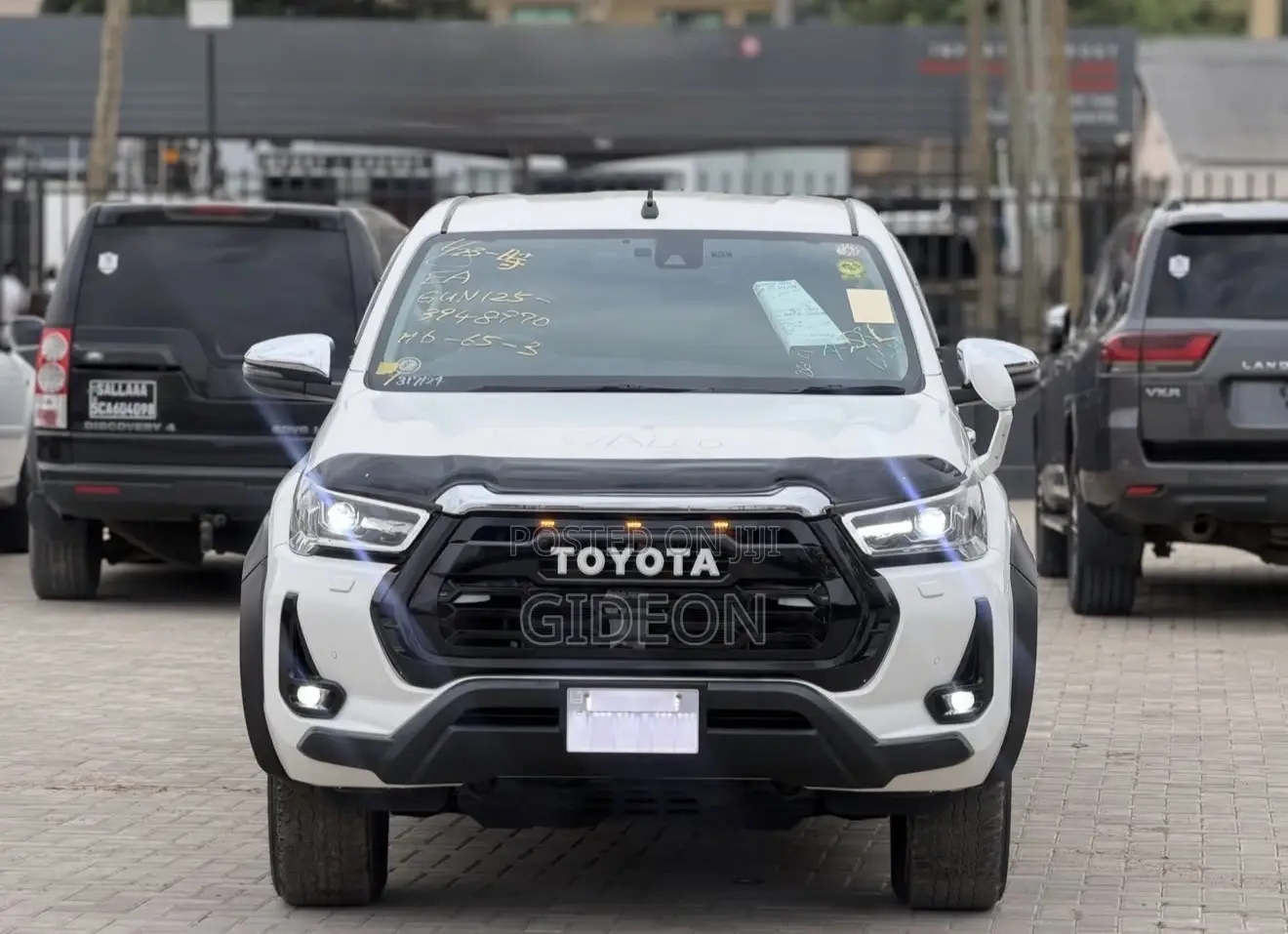 Toyota Hilux 2023 White