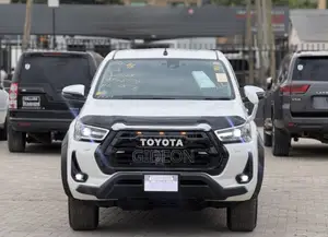 Toyota Hilux 2023 White