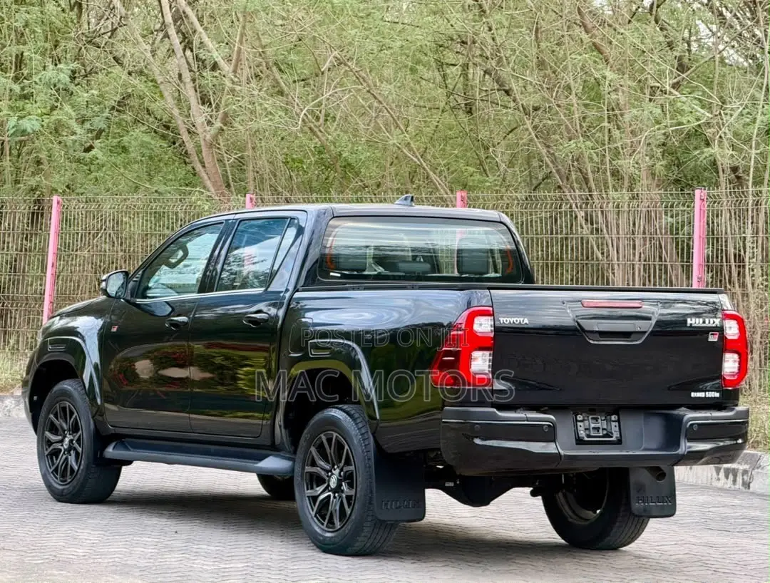 Toyota Hilux Revo Double Cab Deisel 2.4 AWD 2022 Black