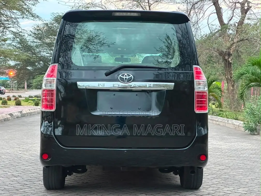 Toyota Noah 2009 Black