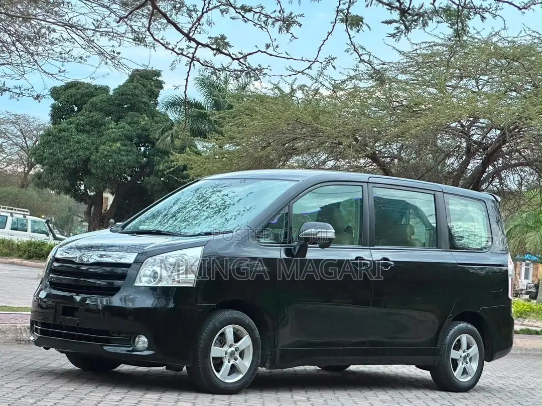Toyota Noah 2009 Black