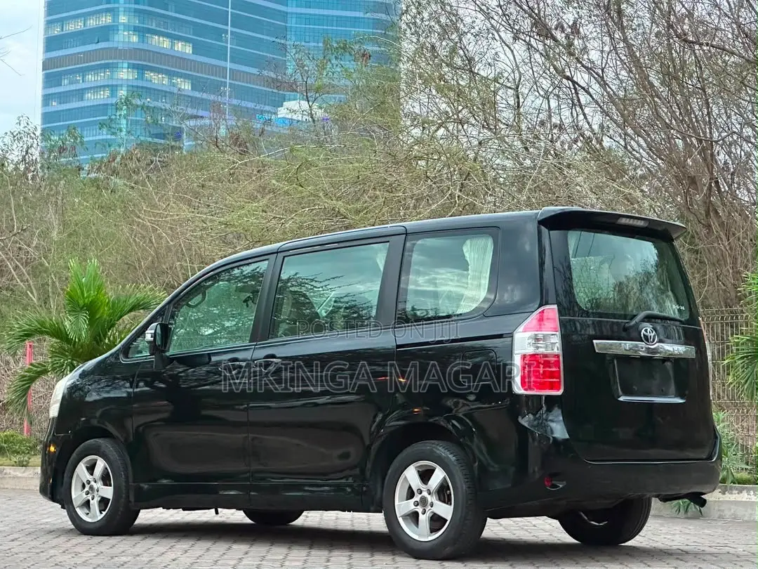 Toyota Noah 2009 Black