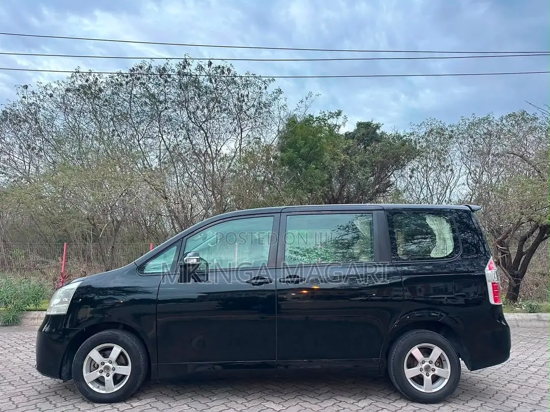 Toyota Noah 2009 Black