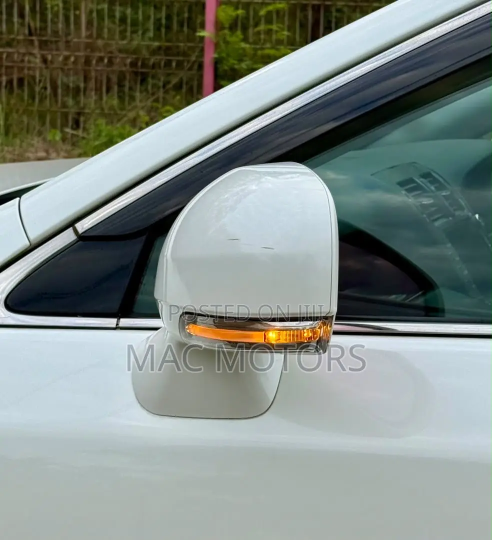 Toyota Crown 2011 White