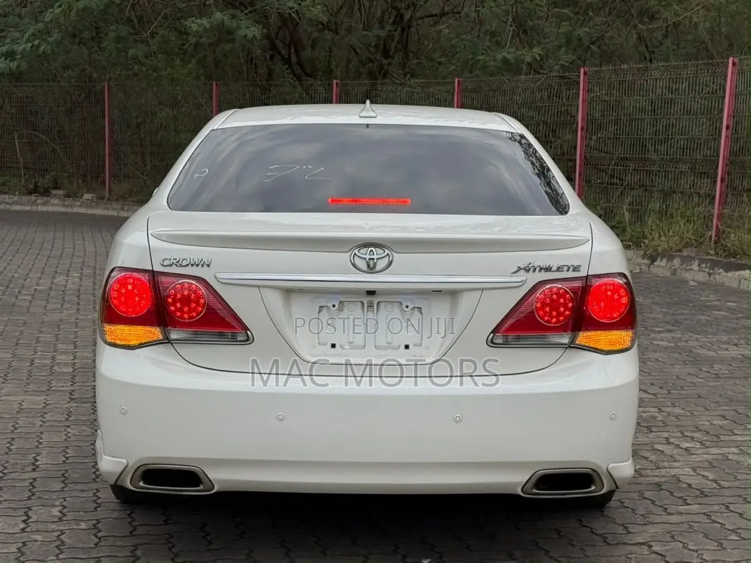 Toyota Crown 2011 White