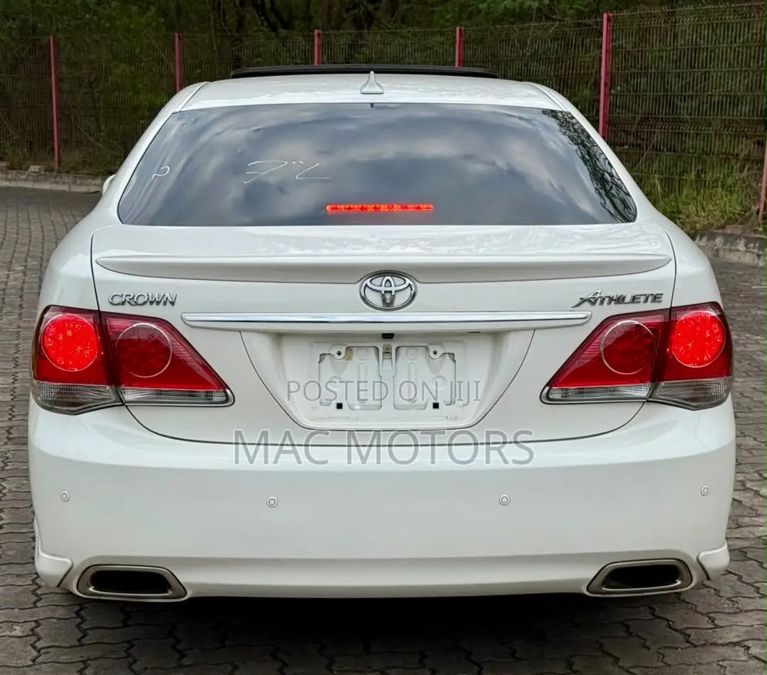Toyota Crown 2011 White
