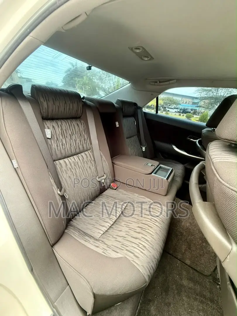 Toyota Crown 2011 White