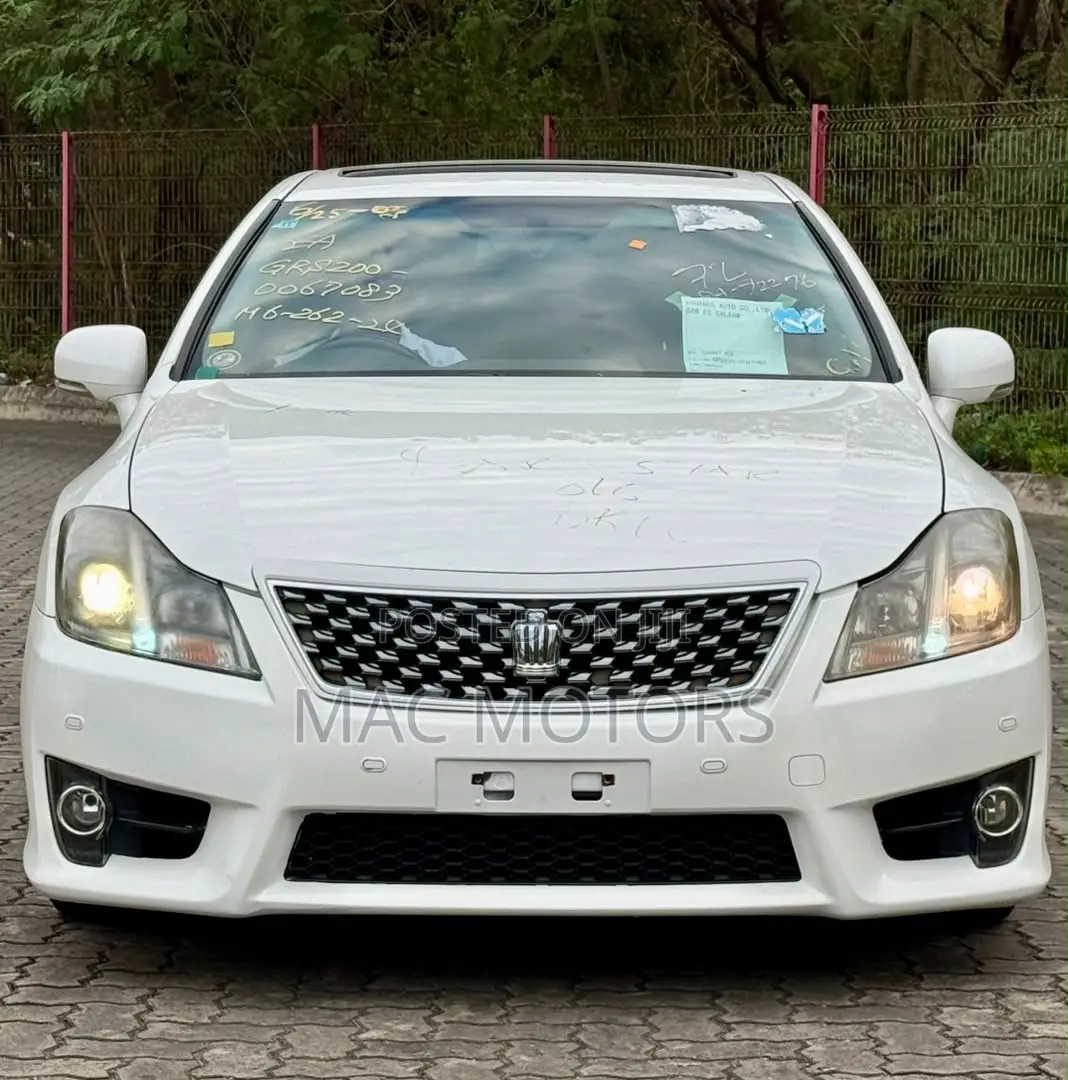 Toyota Crown 2011 White