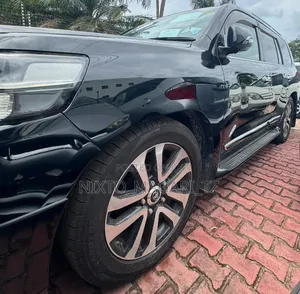 Toyota Land Cruiser 2016 Black