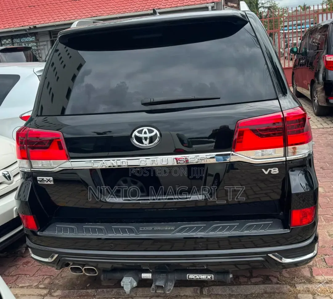 Toyota Land Cruiser 2016 Black