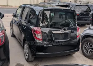 Toyota Ractis 2010 Black