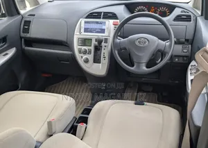 Toyota Ractis 2010 Black