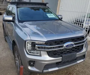 Ford Everest 2022 Silver