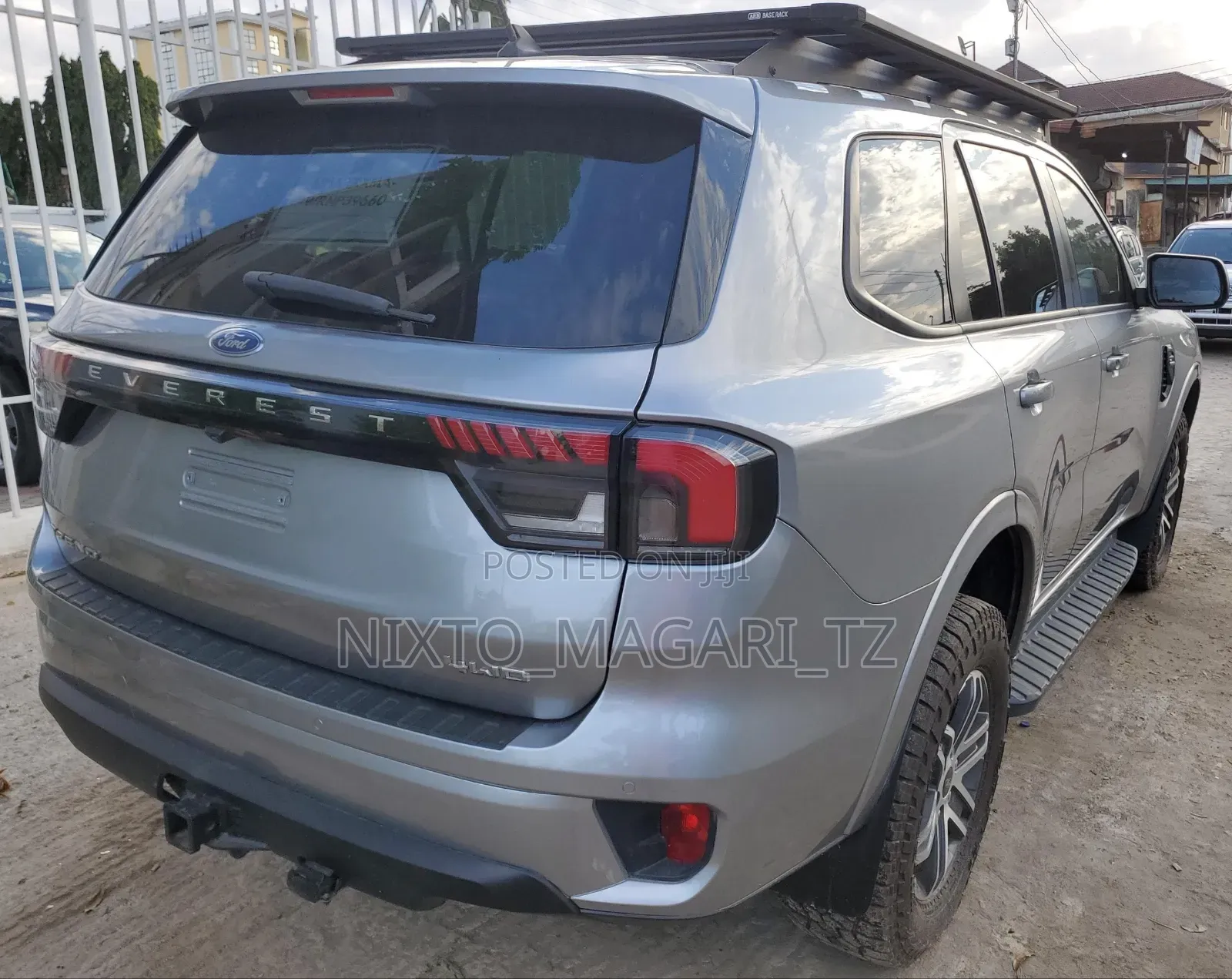 Ford Everest 2022 Silver