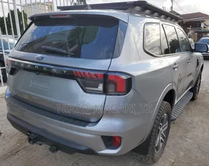 Ford Everest 2022 Silver