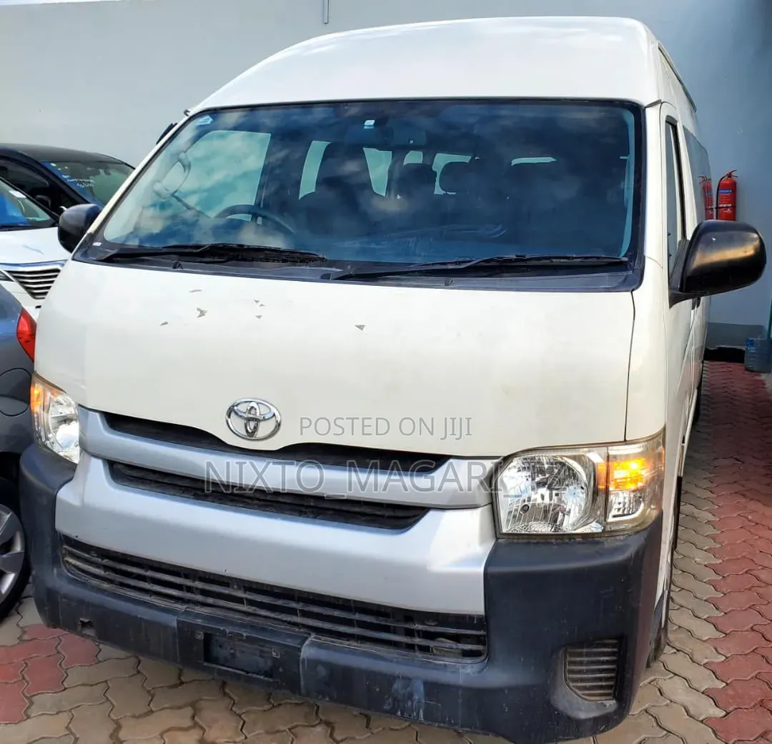 Toyota Quantum 2014 White