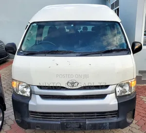 Toyota Quantum 2014 White