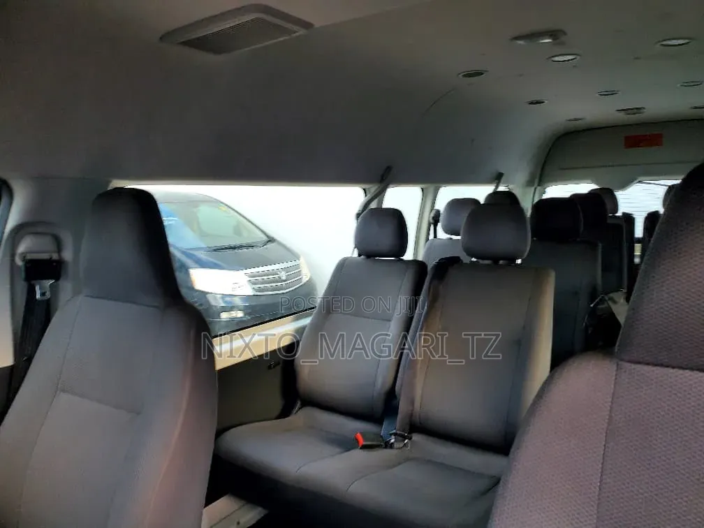 Toyota Quantum 2014 White